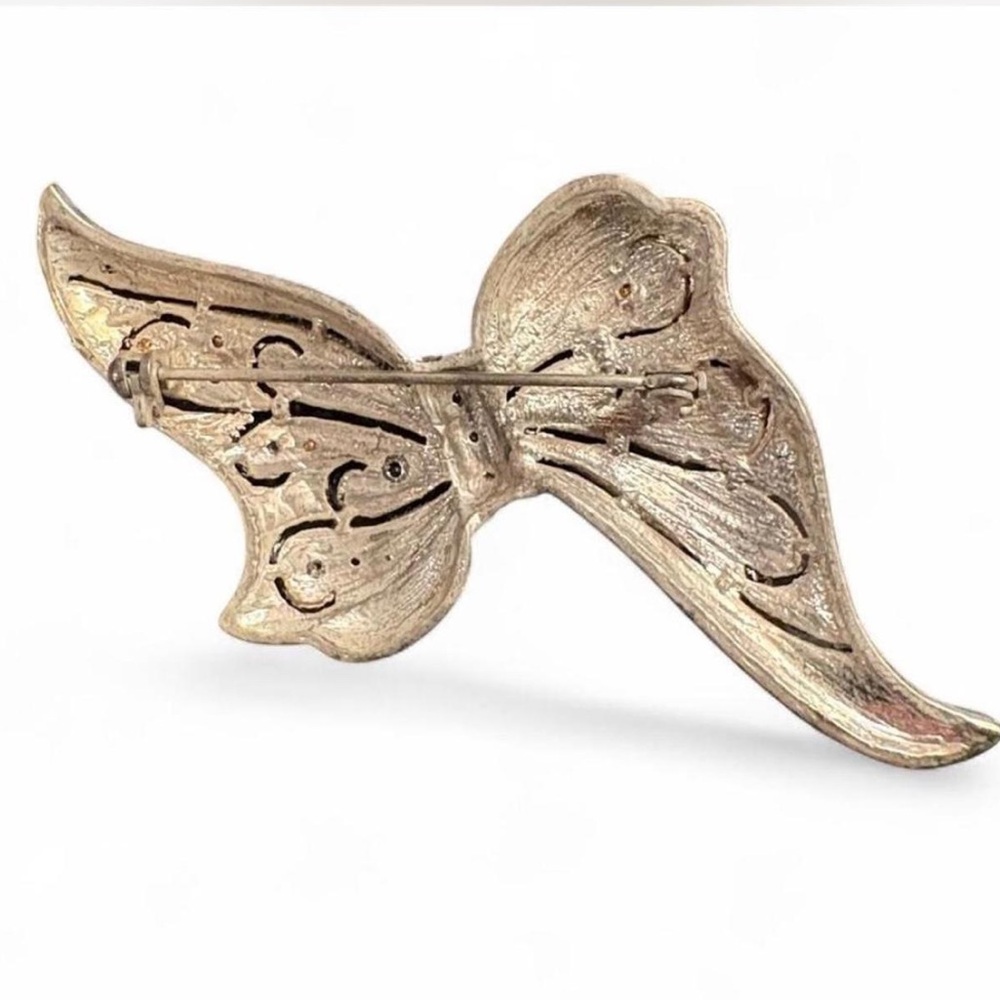Elegant Silver Butterfly Bow Brooch - Picture 2 of 2